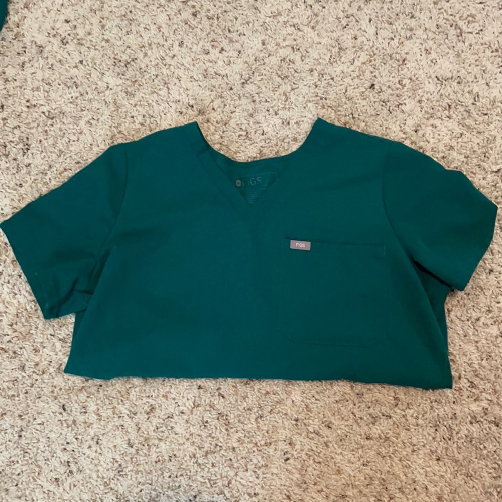 Limited edition hunter green FIGS Catarina top